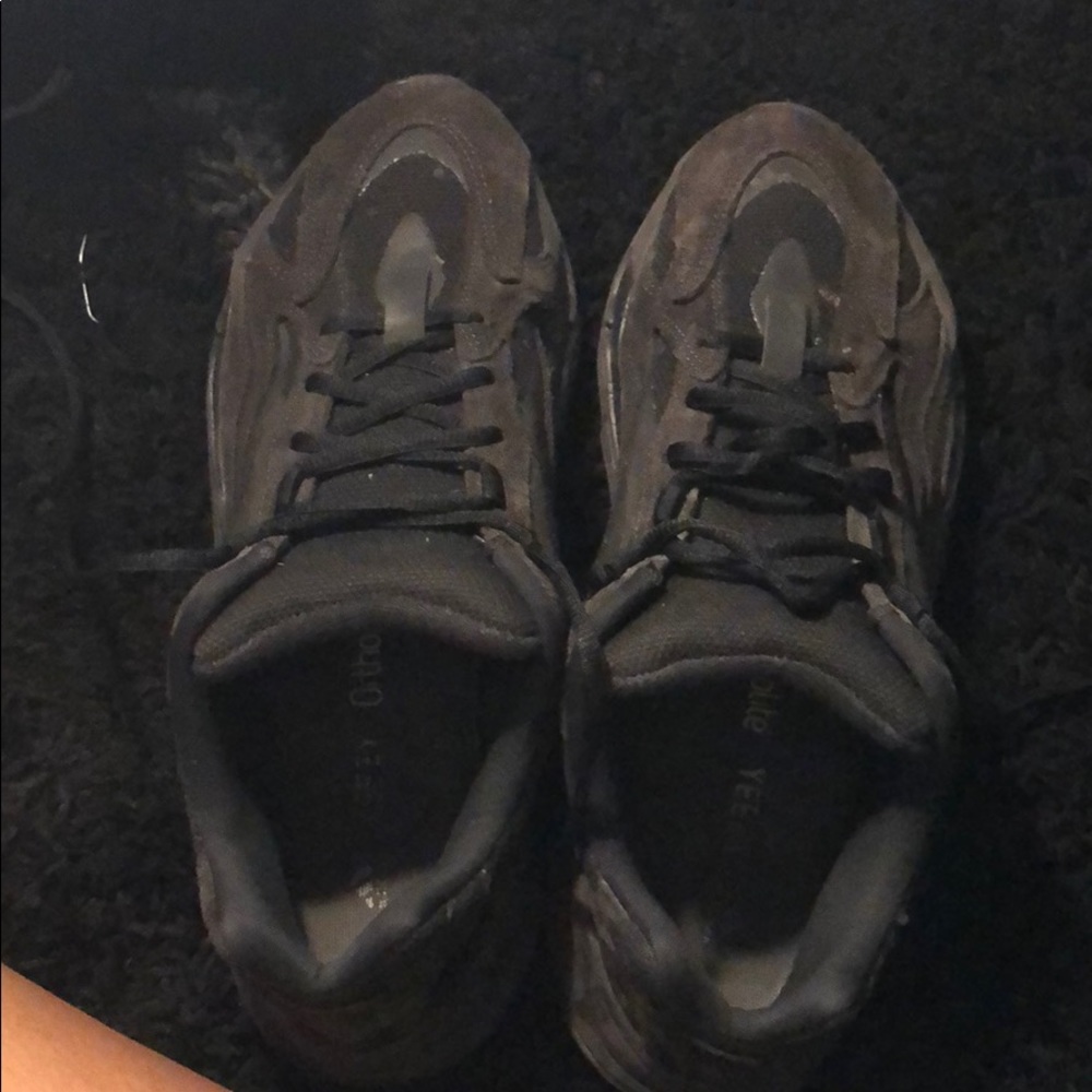 Boost 700 V2 ‘Vanta Yeezys